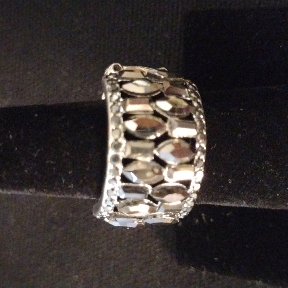 Paparazzi Silver Tone Marquise Style Cut Hematite Rhinestone Stretch Ring